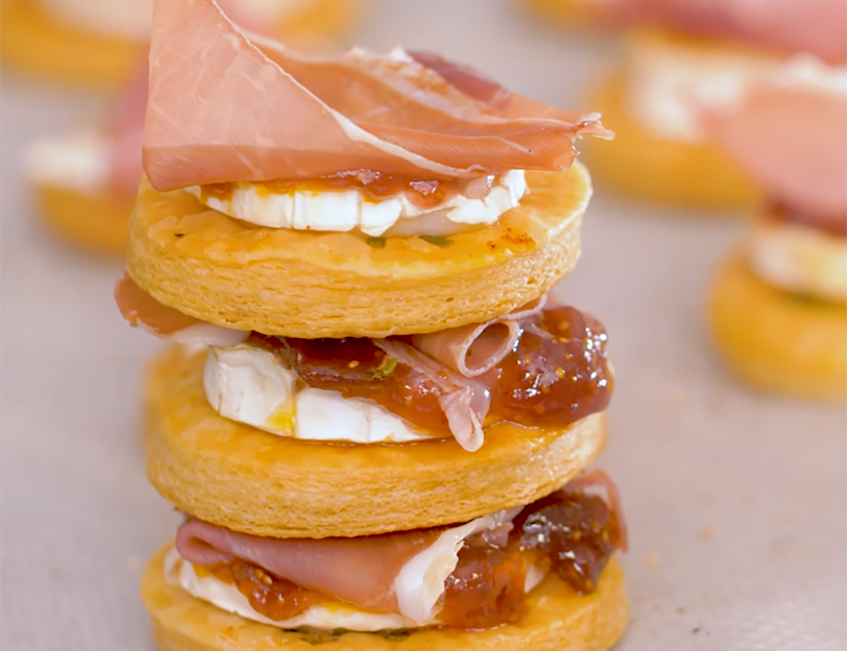 Feuilletés chèvre, jambon & figues: la recette d'apéro gourmande à tester!