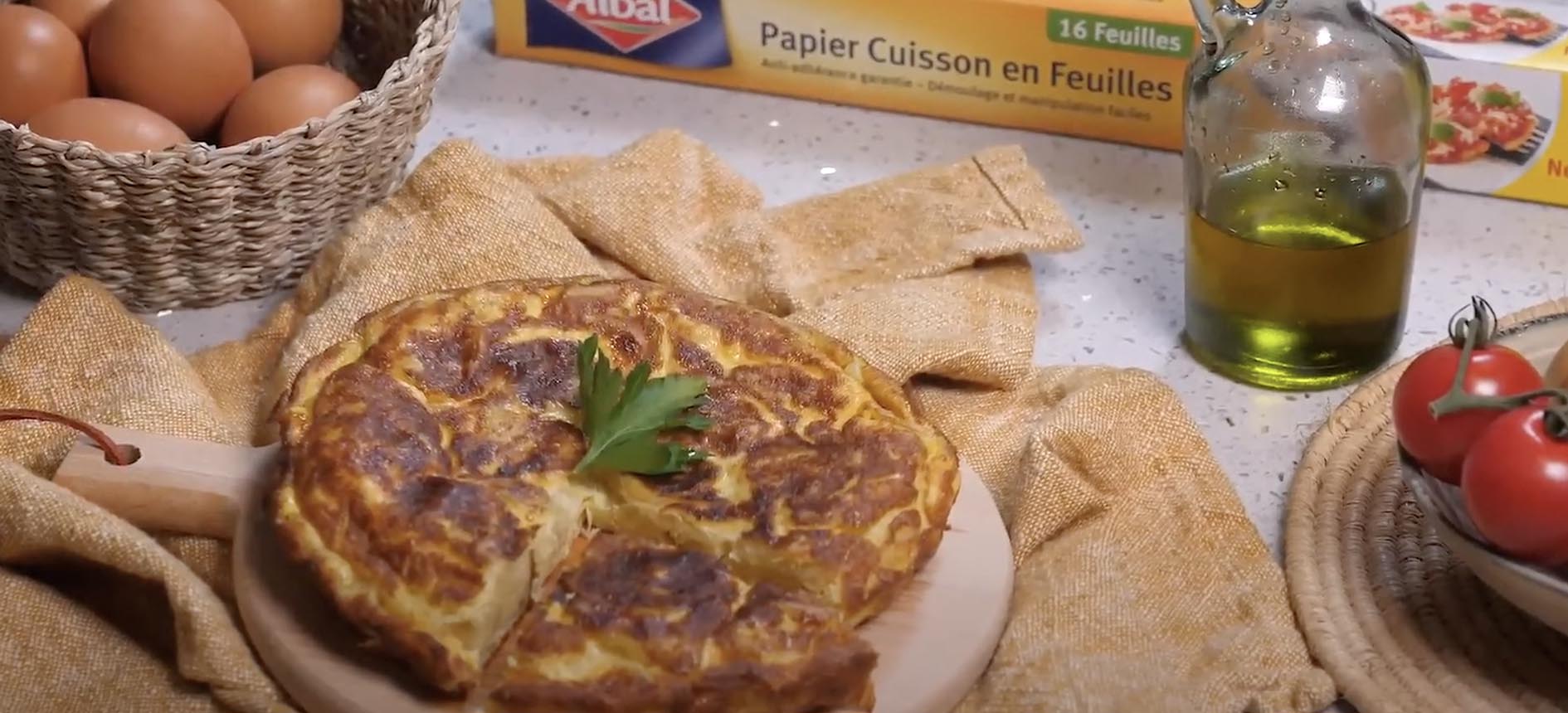 Tortilla de Patatas : Recette Facile aux Oignons et Pommes de Terre