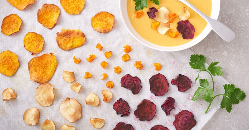 Chips de légumes et soupe à la patate douce