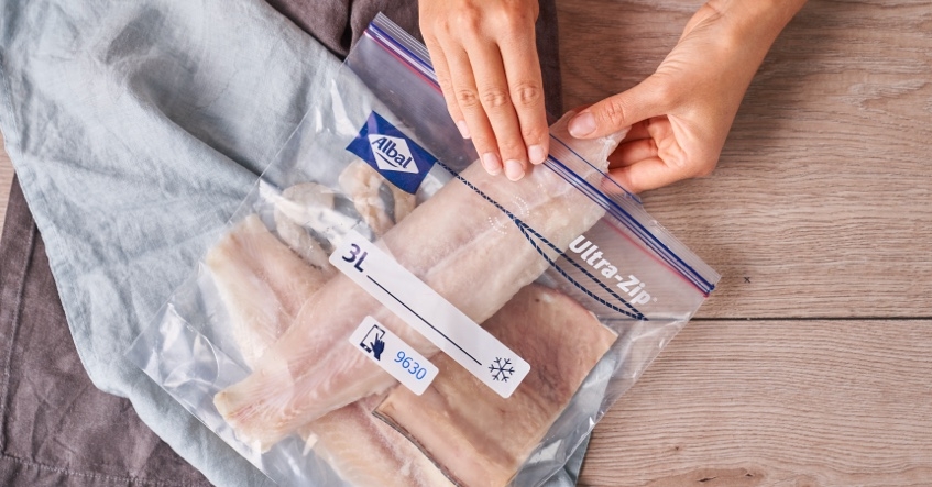Congelez vos restes de poisson dans le Sachet congélation Ultra-Zip® 3L.