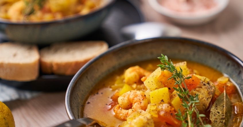 Transformez les restes des fêtes en une délicieuse bouillabaisse.