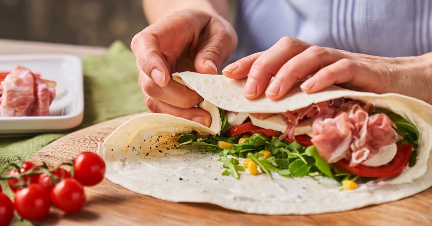 préparation wrap tomate mozzarella pour un pique nique